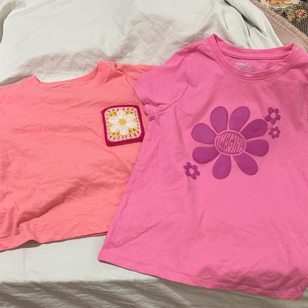 Cat & Jack 8 peach crochet pocket t & Pink and Purple imagine flower t like new